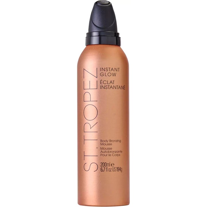 St.Tropez Instant Glow Body Bronzing Mousse 200 ml selvbruningsmousse gir glød i bronsefarget flaske med sort kork