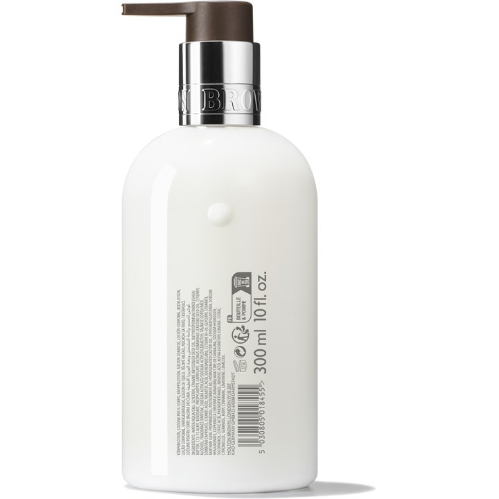 Molton Brown Graceful Apricot & Freesia Body Lotion 300 ml fuktighetsgivende krem i hvit pumpeflaske med sølvdetalj.