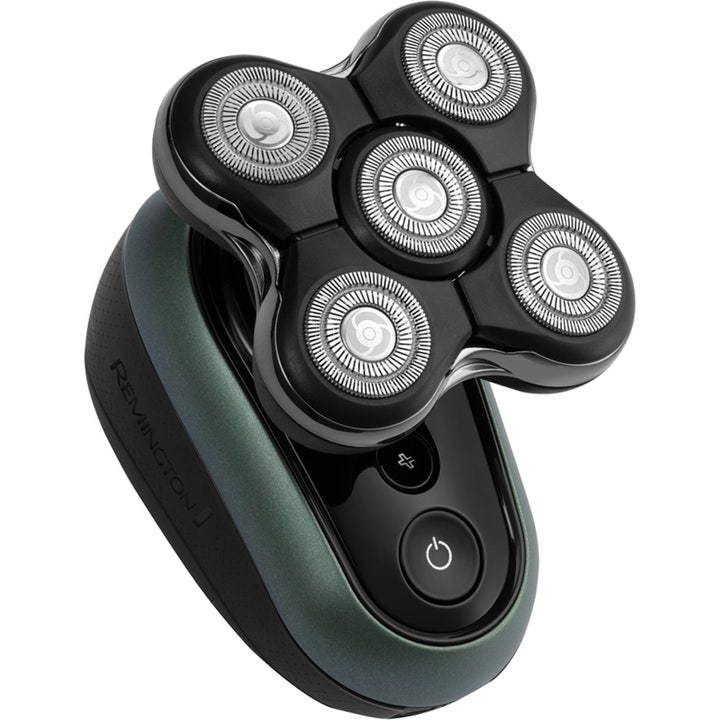 Remington Ultimate Series RX5 barbermaskin for hode gir en glatt barbering med fem roterende skjærehoder i mørkegrønt grep.
