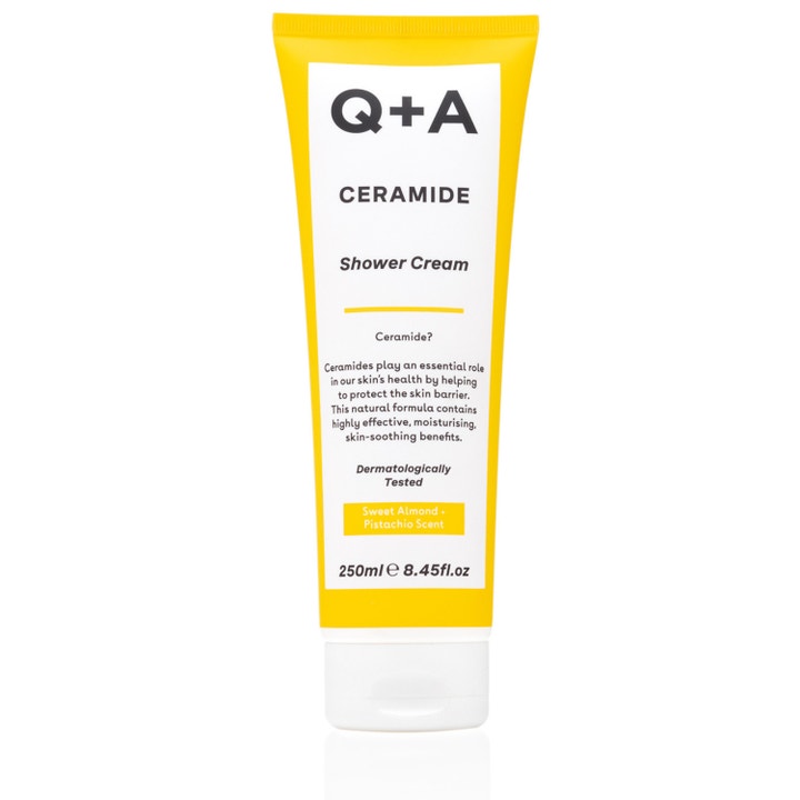 Q+A Ceramide Shower Cream 250ml beroligende dusjkrem som styrker hudbarrieren i en gul og hvit plasttube