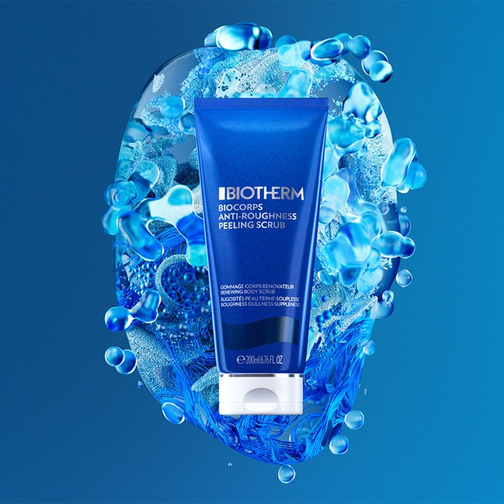 Biotherm Biocorps Body Scrub 200 ml fornyende eksfoliering i blå tube omgitt av kunstneriske vannbobler