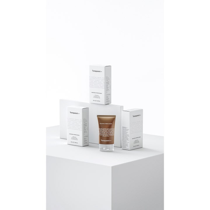 Niche Beauty Lab Transparent Lab Bakuchiol Firming Cream 50 ml i brun tube og hvite esker som gir fasthet.