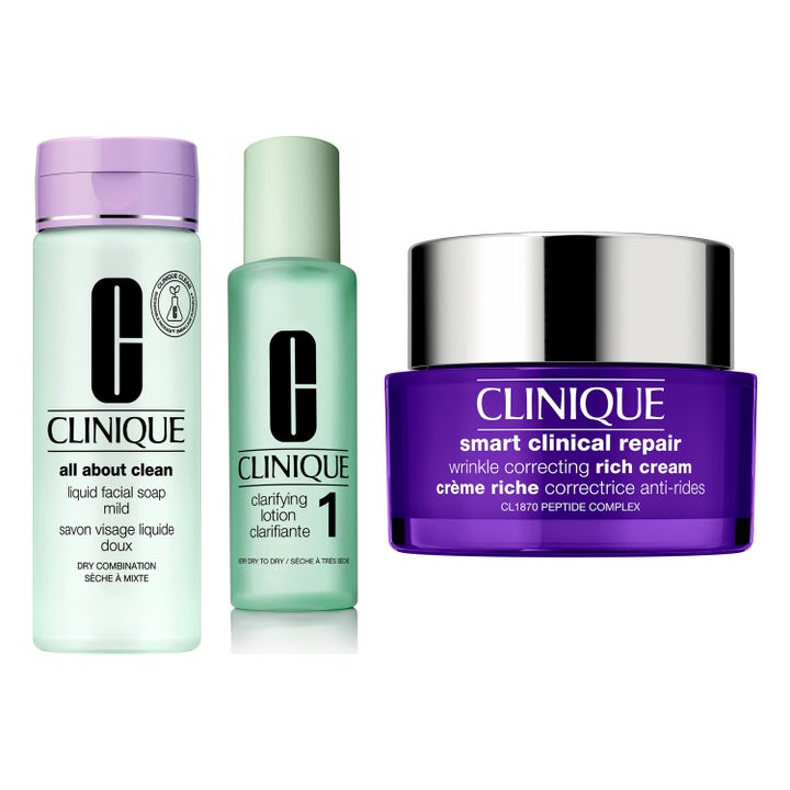 Clinique Smart Clinical Repair sett med rynkekrem i lilla krukke og rensende ansiktsprodukter i grønne flasker.