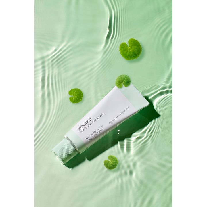 Mixsoon Cica Hyal Soothing Cream 50 ml beroligende ansiktskrem i lysegrønn tube på vann med cica-blader