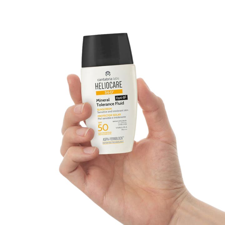 Heliocare Mineral Tolerance Fluid 50 ml SPF 50 solkrem i hvit eske med oransje og svarte detaljer.