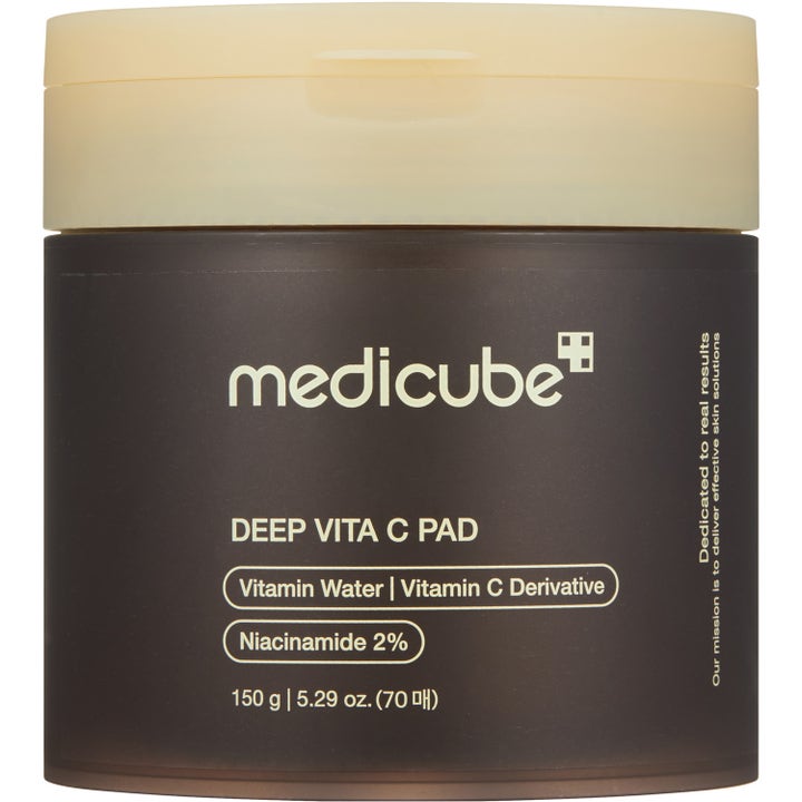 Medicube Deep Vita C Pad 70 stk glødgivende ansiktspads med niacinamid i brun krukke med lyst lokk