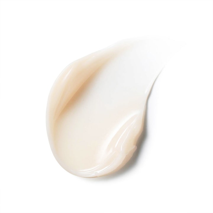 Estée Lauder Revitalizing Supreme+ Youth Power Creme 30 ml oppstrammende dagkrem med en glatt og kremet ferskenfarget tekstur.