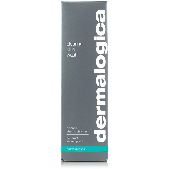 Dermalogica Clearing Skin Wash Duo 2 x 500 ml ansiktsrens mot kviser i grå eske med hvit logo og turkis stripe.
