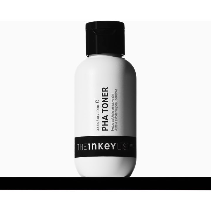 The INKEY List PHA Toner 100 ml eksfolierende ansiktsvann i hvit flaske med vannsprut og lilla bakgrunn