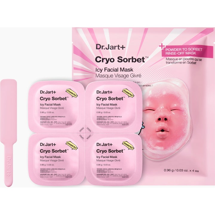 Dr.Jart+ Cryo Sorbet Icy Facial Mask 3 g kjølende ansiktsmaske med Vitamin B12 i rosa porsjonspakker og spatel.