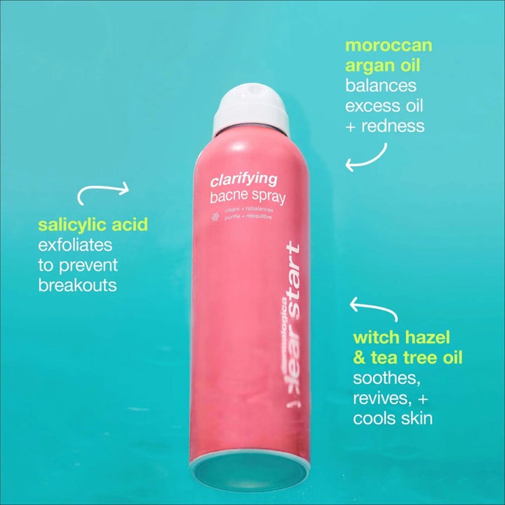 Dermalogica Clarifying Body Spray med salisylsyre i rosa sprayflaske som eksfolierer huden og forebygger kviser.