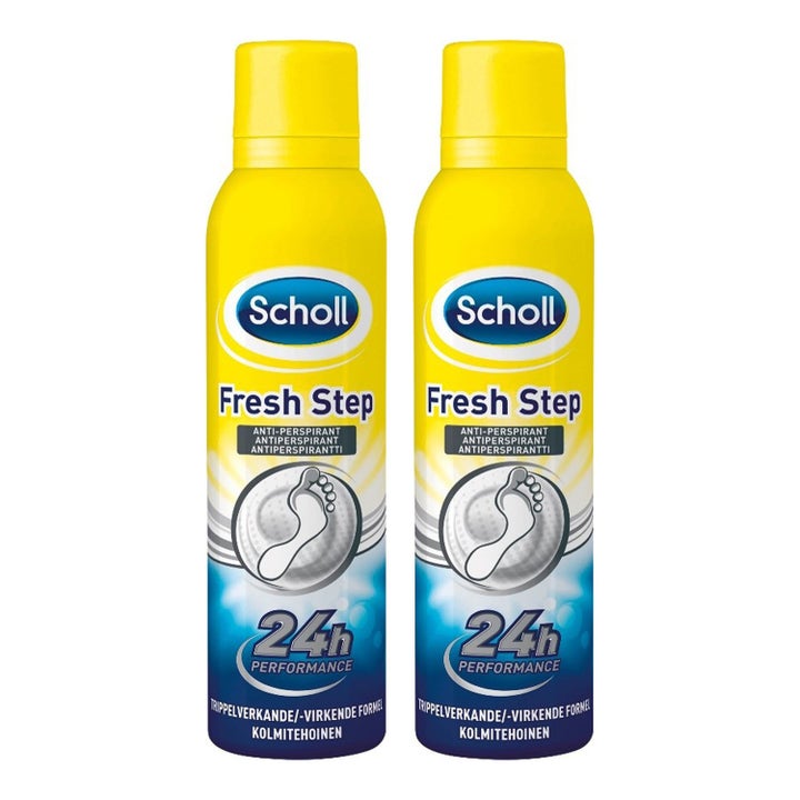 Scholl Fresh Step to stykk fotspray mot svettelukt i gule sprayflasker med blå og hvit grafikk.