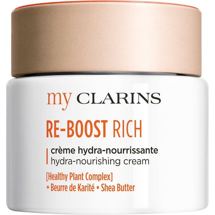 My Clarins RE-BOOST RICH 50ml nærende ansiktskrem med sheasmør i en hvit krukke med beige lokk og oransje detaljer