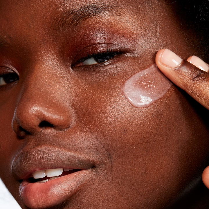 MAC Cosmetics Hyper Real Serumizer 30 ml fuktgivende serum med lett tekstur som påføres direkte på huden.