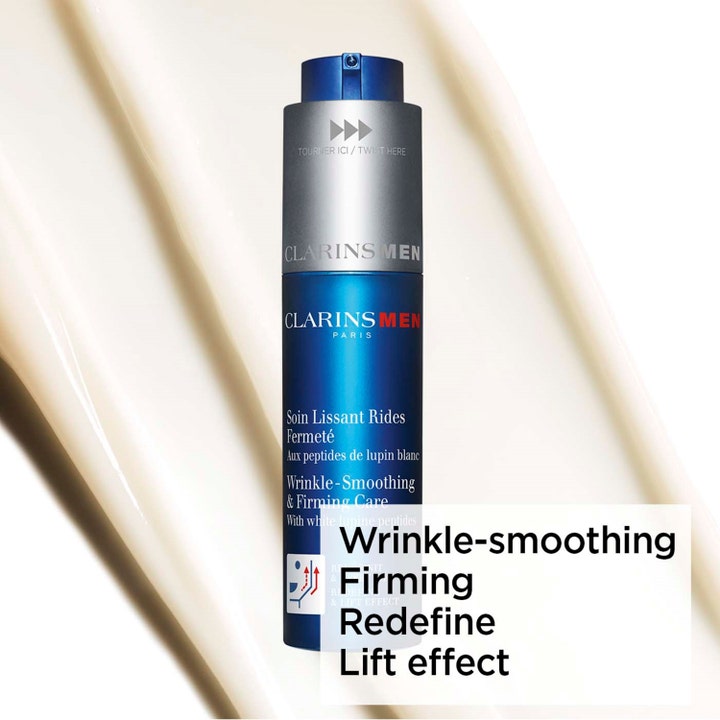 Clarins Men Wrinkle-Smoothing & Firming Care 50 ml rynkeutjevnende ansiktskrem i blå pumpeflaske mot kremet tekstur.