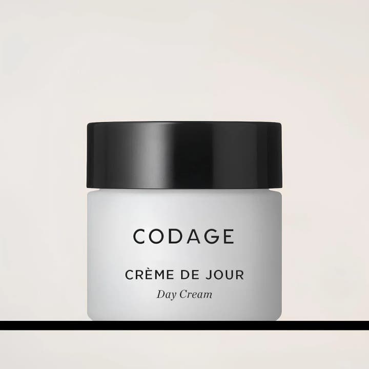 Codage Paris The Day Cream 50 ml fuktighetsgivende dagkrem i hvit frostet glasskrukke med glanset svart lokk.