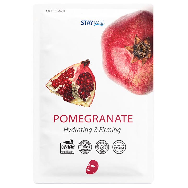 Stay Well Pomegranate Hydrating & Firming 1 stk ansiktsmaske gir fuktighet i hvit pose med friske granatepler.