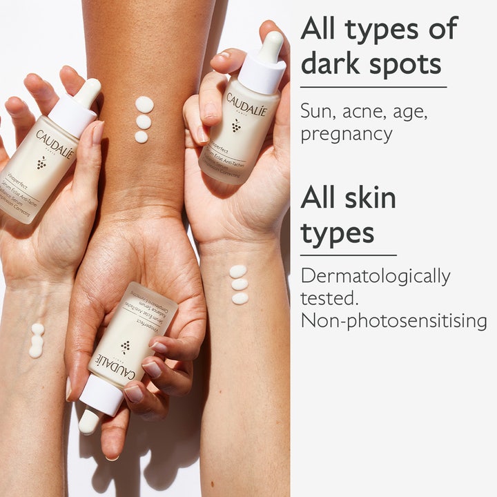 Caudalie Vinoperfect Radiance Serum 30 ml mot pigmentflekker vist på tre ulike hudtoner med hvite serumdråper