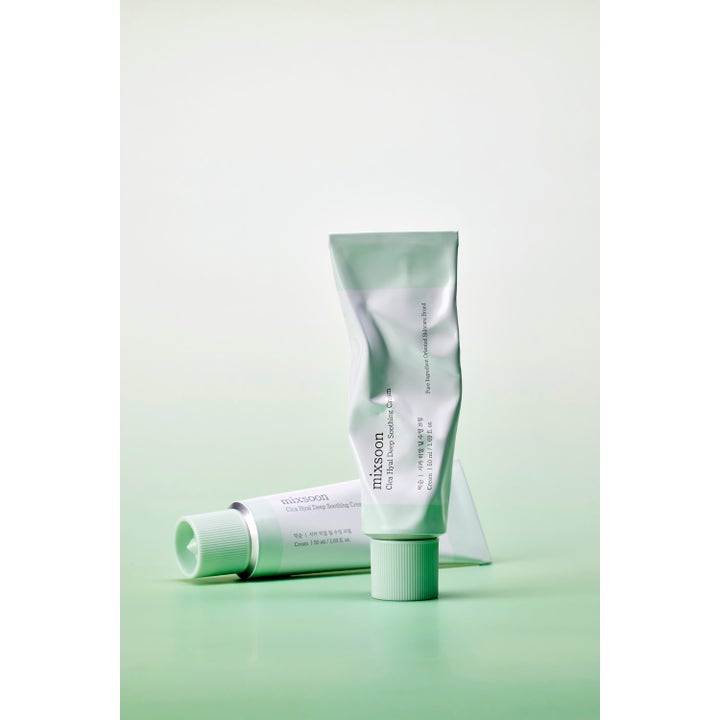 Mixsoon Cica Hyal Soothing Cream 50 ml beroligende dagkrem i lysegrønne tuber som gir fuktighet til ansiktet