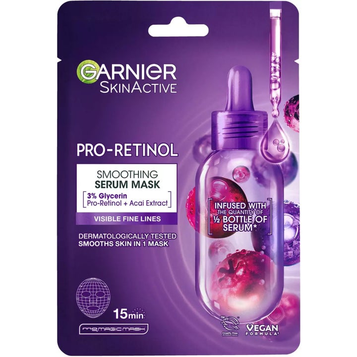 Garnier SkinActive Pro-Retinol Smoothing Serum Mask 1 stk glattende ansiktsmaske i lilla sachet med acaibær og serumflaske