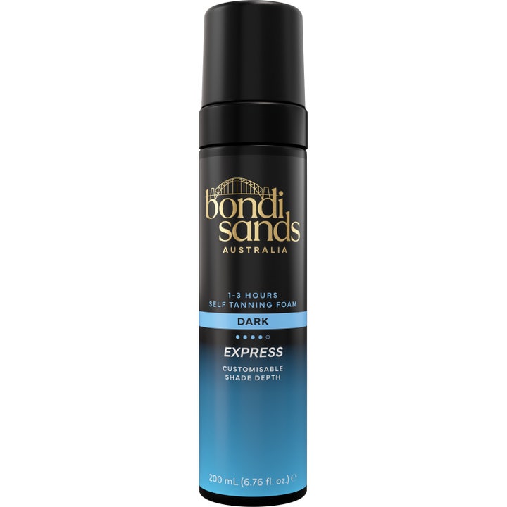 Bondi Sands Express Self Tanning Foam Dark 200 ml selvbrunningsskum gir mørk glød i svart flaske med blå gradient