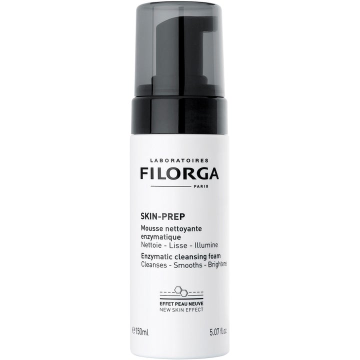 Filorga Skin-Prep Enzymatic Cleansing Foam 150 ml eksfolierende rens som gir glød i hvit flaske med sort pumpe og kork.