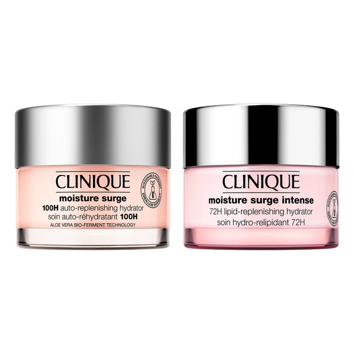 Clinique Moisture Surge ansiktskrem sett med fuktighetsgivende gel og rik krem i rosa glass krukker.