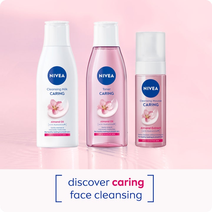 NIVEA Cleansing Mousse Caring 150 ml rengjøringsskum i en serie med pleiende ansiktsrens for tørr hud.