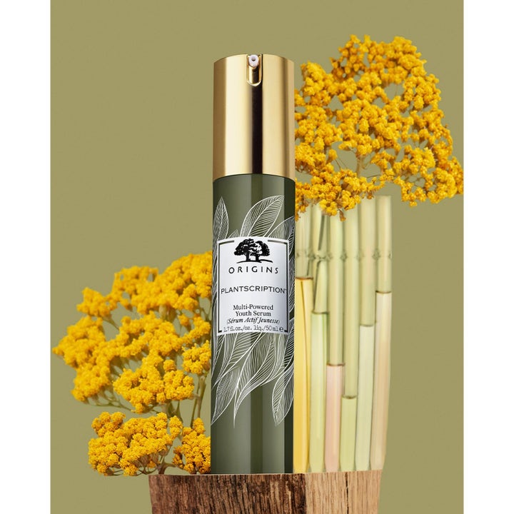Origins Plantscription Multi-Powered Youth Serum 50 ml anti-age serum i grønn flaske med gullpumpe og gule blomster
