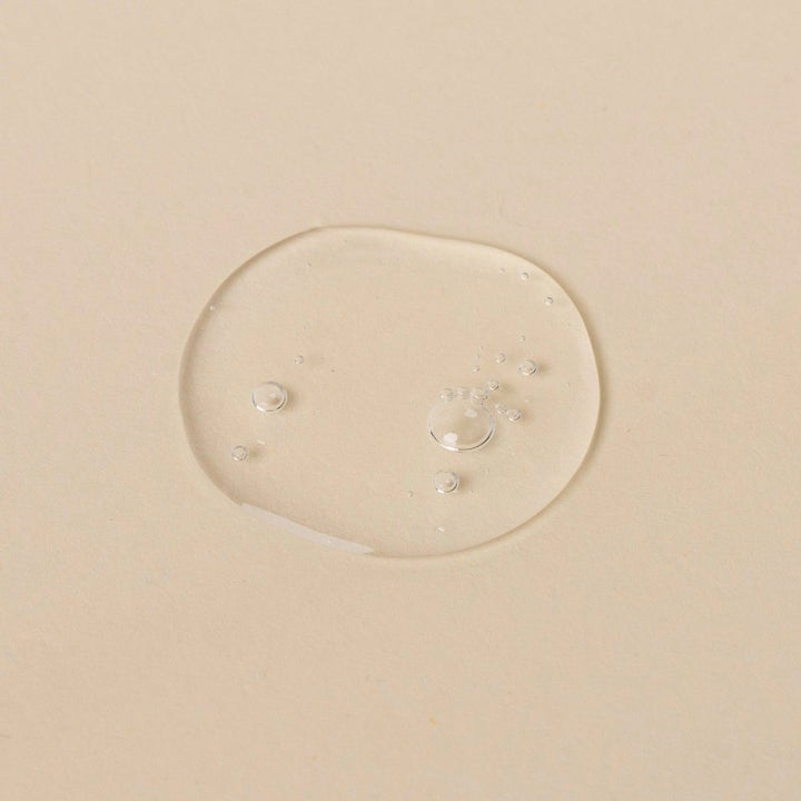 Dermalogica Clear Start Foaming Wash hudpleie med en dråpe klar og flytende tekstur med små bobler