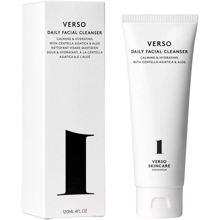Verso Daily Facial Cleanser 120 ml beroligende ansiktsrengjøring i hvit tube og eske med centella og aloe
