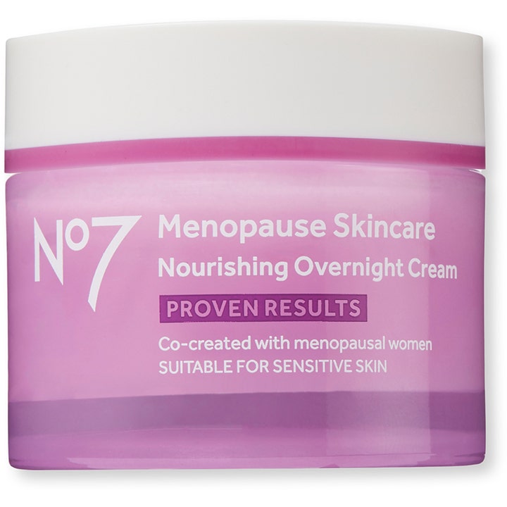 No7 Menopause Skincare Nourishing Overnight Cream nærende nattkrem i lilla krukke med hvitt lokk for sensitiv hud