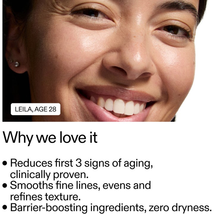 The INKEY List Starter Retinol Serum 30 ml ansiktsserum som glatter ut fine linjer vist på en smilende kvinne.
