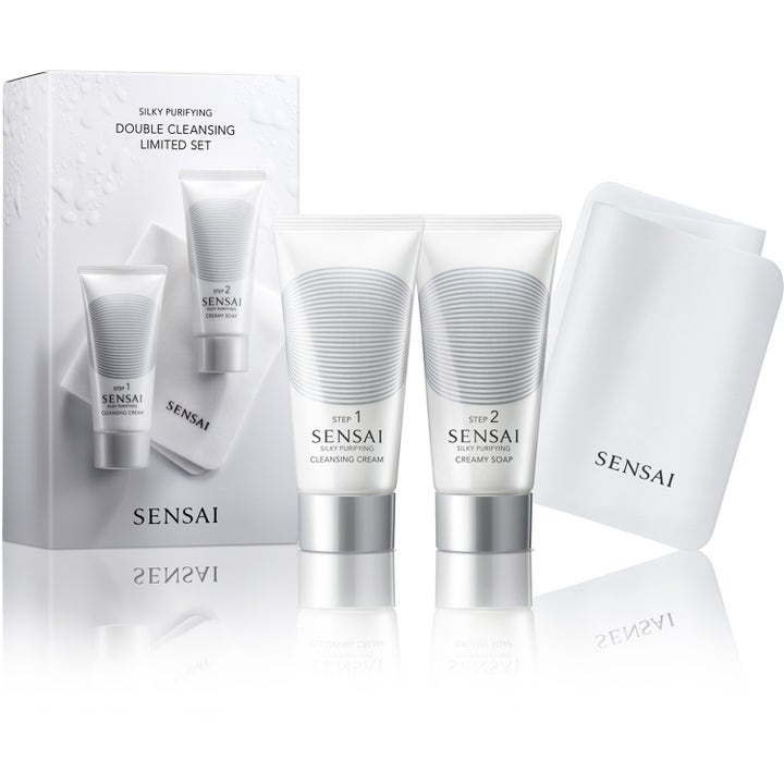 Sensai Silky Purifying Double Cleansing Limited Set med rensende ansiktsprodukter i hvite tuber med sølvdetaljer.
