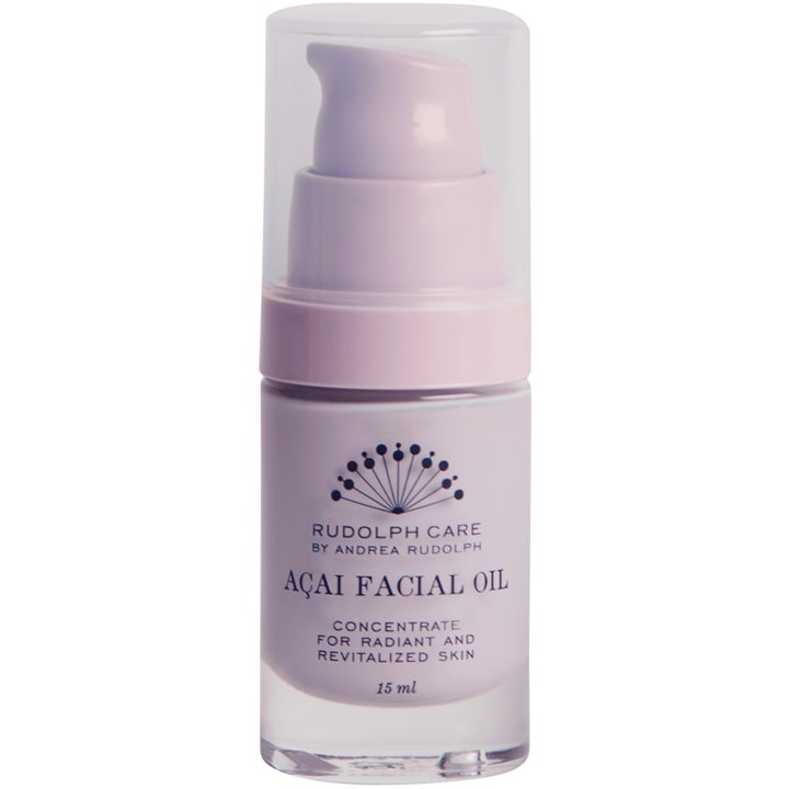Rudolph Care Açai Facial Oil 15 ml glødgivende ansiktsolje i lys lilla pumpeflaske med gjennomsiktig kork.