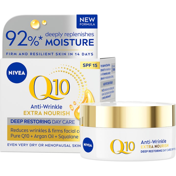 Nivea Q10 Anti-Wrinkle Extra Nourish Day Care fuktighetsgivende ansiktskrem i hvit krukke med gullfarget lokk og eske