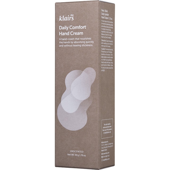 Klairs Daily Comfort Hand Cream 50 g uparfymert håndkrem i brun pappeske med hvit tekst og abstrakte former
