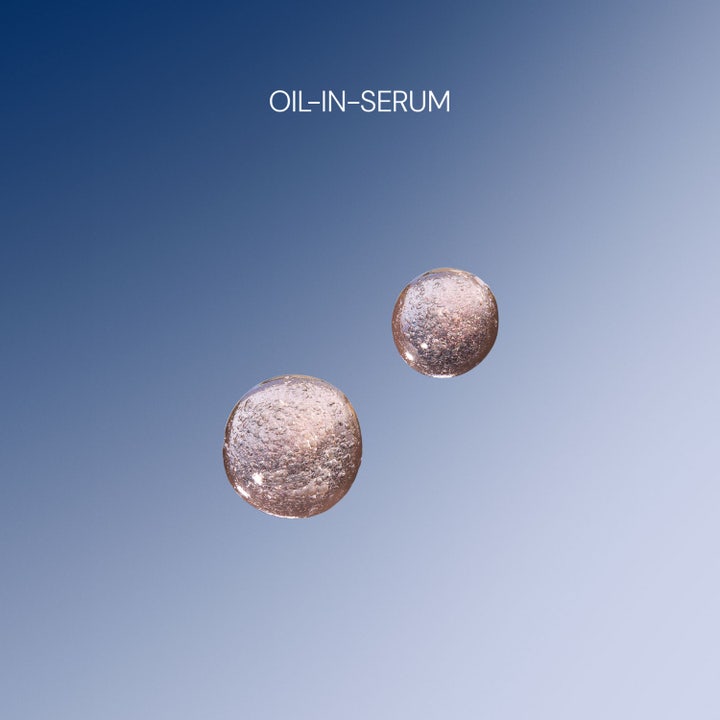 Elemis Pro-Collagen Rose Micro Serum 30 ml ansiktsserum med rosa olje-i-serum dråper som gir huden fuktighet.