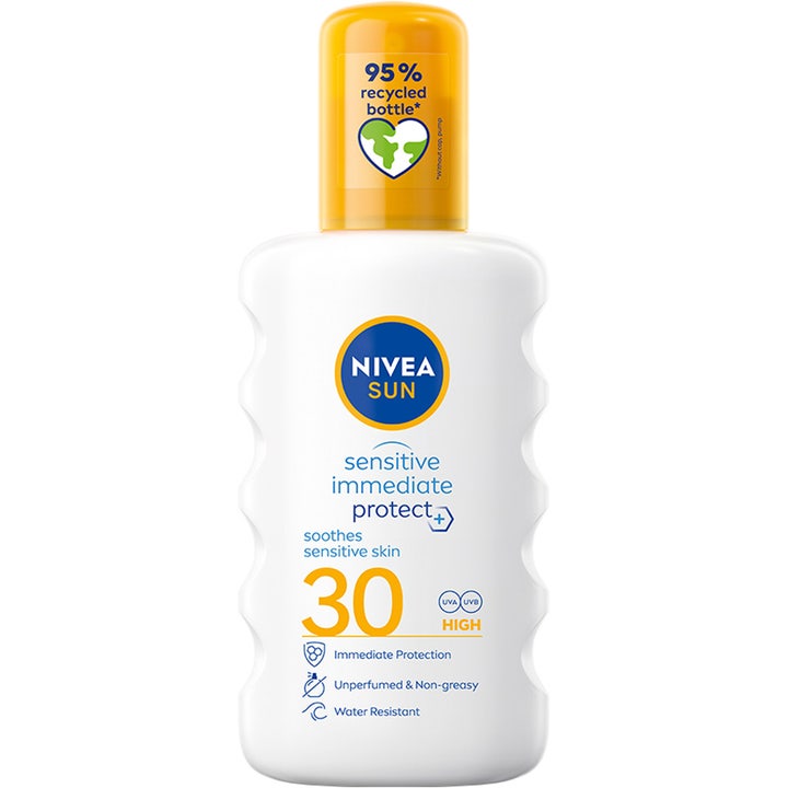 NIVEA Sensitive Immediate Protect Soothing Sun Spray 200 ml beroligende solkrem i hvit sprayflaske med gult lokk og SPF 30