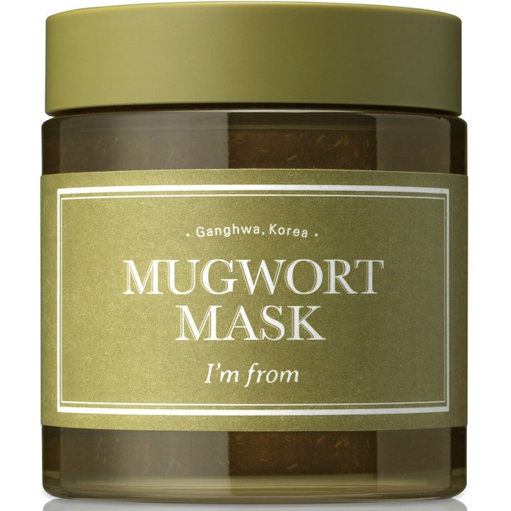 I'm from Mugwort Mask beroligende ansiktsmaske i en mørk glasskrukke med olivengrønn etikett og matchende lokk