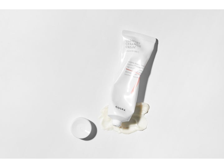 COSRX Balancium Comfort Ceramide Cream 80 ml ansiktskrem med synlig hvit tekstur og åpen hvit tube