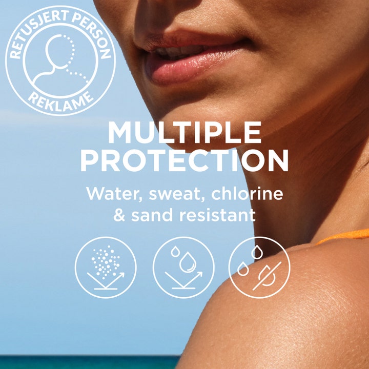 Garnier Ambre Solaire Sensitive Advanced 150 ml solkrem gir beskyttelse mot vann og sand vist på hud i solen.