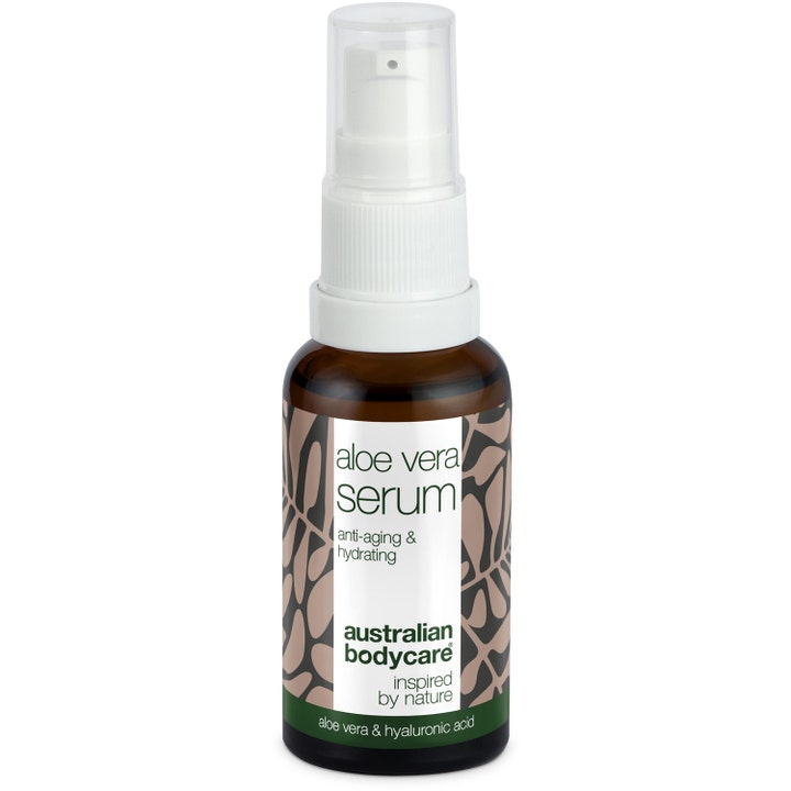 Australian Bodycare Aloe Vera Serum fuktighetsgivende serum med hyaluronsyre i brun glassflaske med hvit pumpe