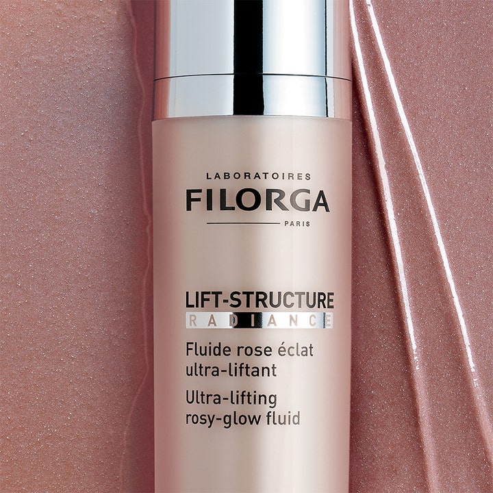 Filorga Lift-Structure Radiance 50 ml løftende dagkrem i flaske med sølvkork og skimrende rosa flytende tekstur