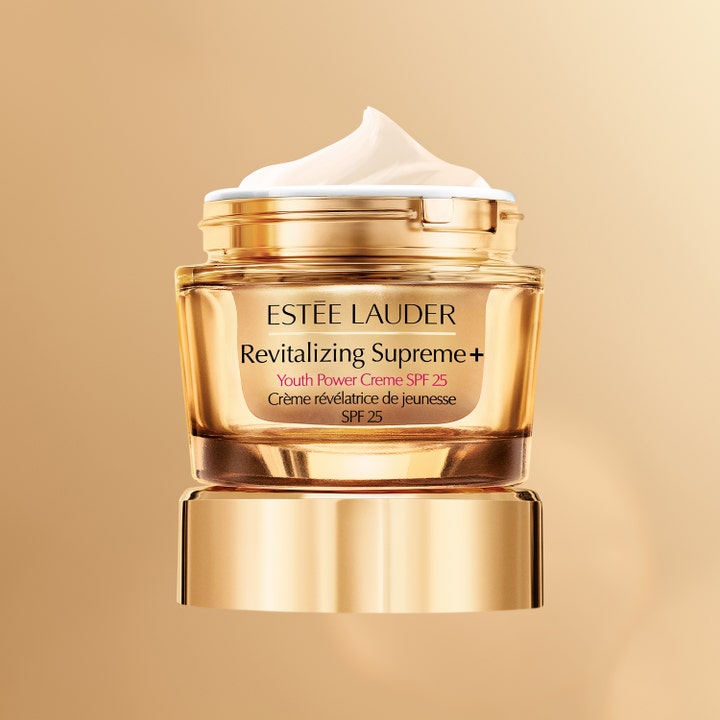 Estée Lauder Revitalizing Supreme+ Youth Power Creme SPF25 50 ml ansiktskrem i gullkrukke med synlig tekstur