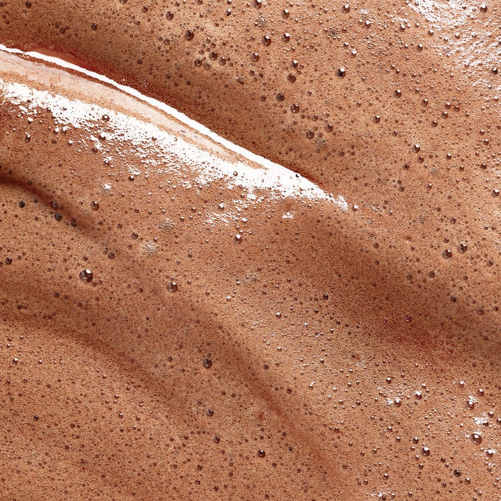 IDA WARG Beauty Cocoa Self-Tanning Mousse 150 ml selvbruning har en luftig og boblende brun mousse-tekstur