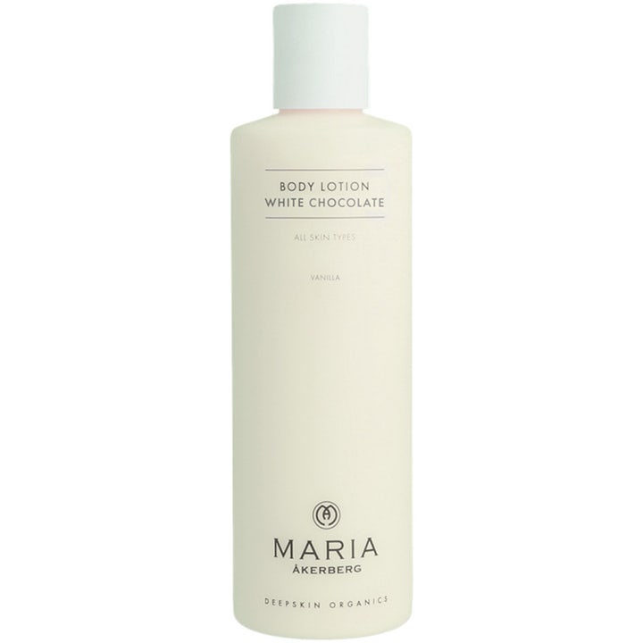 Maria Åkerberg Body Lotion White Chocolate fuktighetsgivende bodylotion i en hvit slank plastflaske med hvitt skrulokk.