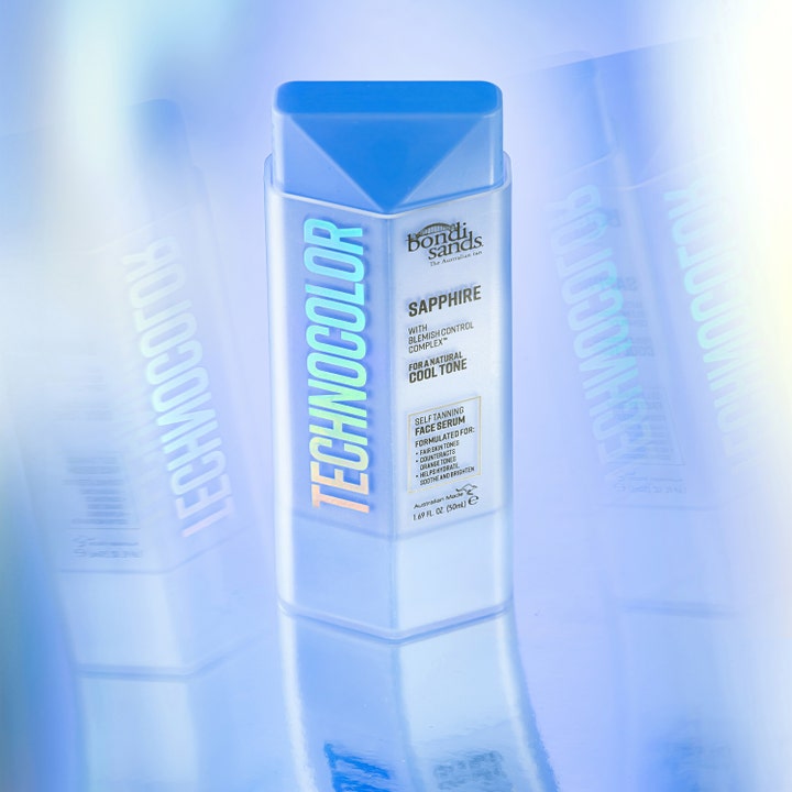 Bondi Sands Technocolor Self Tanning Face Serum Sapphire 50 ml gir naturlig kald tone i sølvfarget flaske med blått lokk