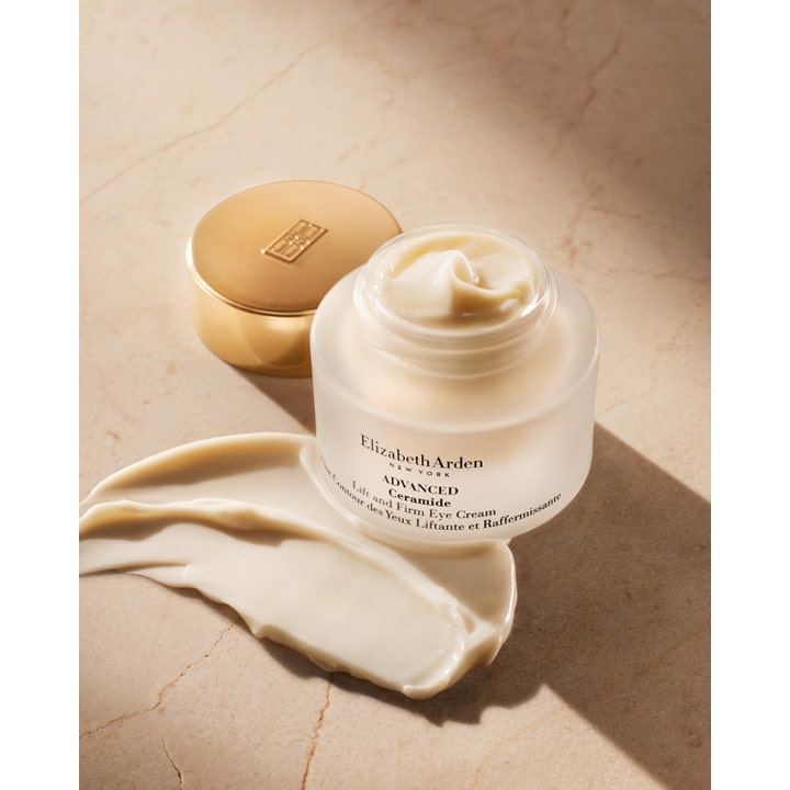 Elizabeth Arden Ceramide Lift & Firm Eye Cream 15 ml øyekrem med rik tekstur i glasskrukke med gulllokk
