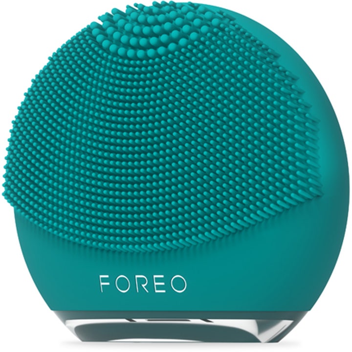 FOREO LUNA 4 go Evergreen 1 stk dyprensende ansiktsbørste i grønn silikon som gir huden glød med myke nupper